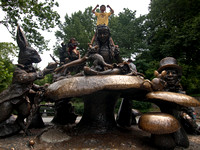 Central Park's Alice in Wonderland statue